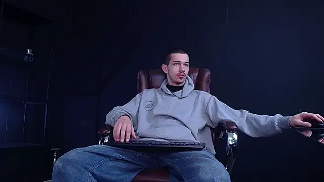 KaydenDrew online show from December 18, 2025, 5:23 am