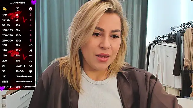 Roxi Joy online show from February 18, 2026, 10:55 am