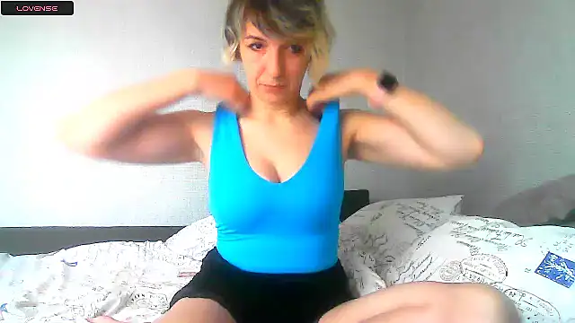 Snapshot of Lana_Foxyy chatting on April 19, 2026, 1:01 pm Lana Foxyy online show from April 19, 2026, 1:01 pm