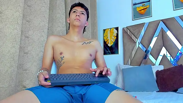 DaniiFoxx online show from December 18, 2025, 12:42 pm