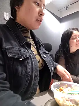 Venuz Rivers  online show from December 18, 2025, 1:15 pm