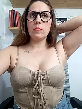 SofiEsteves online show from March 25, 2026, 6:29 pm