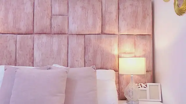 ScarlettFoox online show from April 8, 2026, 12:17 pm