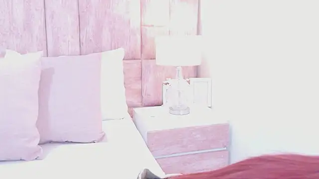 ScarlettFoox online show from February 4, 2026, 6:36 pm