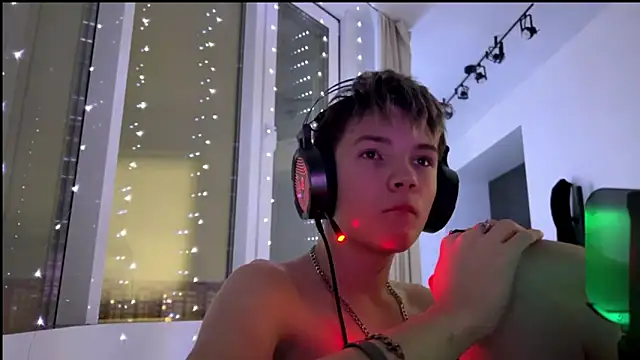 MilesSwanson online show from December 19, 2025, 10:01 pm