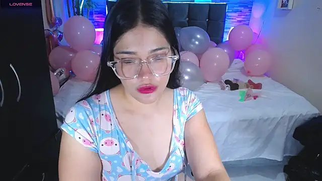 Snapshot of Valeri_hot22 chatting on February 17, 2026, 8:28 pm Valeri hot22 online show from February 17, 2026, 8:28 pm