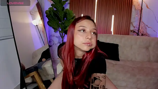 Snapshot of Nickie_reed_ chatting on May 12, 2026, 10:05 pm Nickie reed online show from May 12, 2026, 10:05 pm