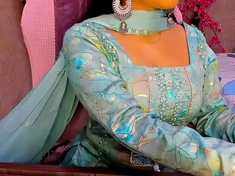 DimondGirl  online show from April 2, 2026, 11:00 pm