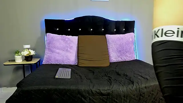 alex xhunter online show from April 4, 2026, 7:20 pm