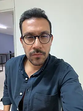 AdrianGarcia89 online show from April 9, 2026, 2:02 am