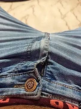 AqueousCrepe online show from February 15, 2026, 12:37 pm