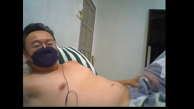 littlegoddyboy online show from March 12, 2026, 2:32 pm