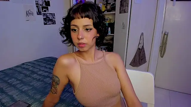 Snapshot of harakitty_ chatting on July 10, 2026, 8:53 pm harakitty online show from July 10, 2026, 8:53 pm