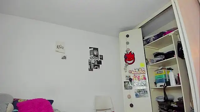 harakitty  online show from April 6, 2026, 3:02 am