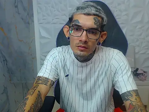 Boy tatto77 online show from February 8, 2026, 3:43 pm