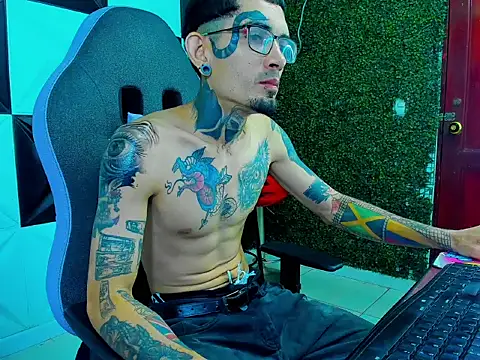 Snapshot of Boy_tatto77 chatting on May 27, 2026, 12:01 pm Boy tatto77 online show from May 27, 2026, 12:01 pm