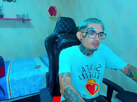 Boy tatto77 online show from January 12, 2026, 5:31 pm