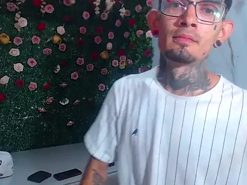 Snapshot of Boy_tatto77 chatting on May 12, 2026, 3:40 pm Boy tatto77 online show from May 12, 2026, 3:40 pm