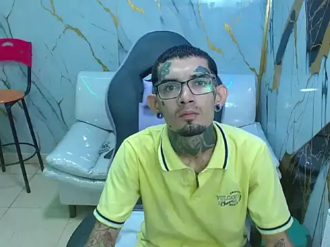 Snapshot of Boy_tatto77 chatting on May 6, 2026, 11:47 am Boy tatto77 online show from May 6, 2026, 11:47 am