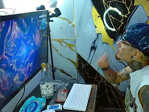 Snapshot of Boy_tatto77 chatting on June 3, 2026, 11:44 am Boy tatto77 online show from June 3, 2026, 11:44 am