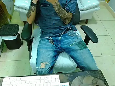 Boy tatto77 online show from March 27, 2026, 12:39 pm