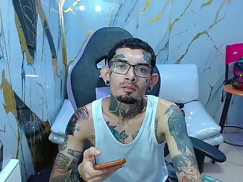 Snapshot of Boy_tatto77 chatting on May 22, 2026, 11:19 am Boy tatto77 online show from May 22, 2026, 11:19 am