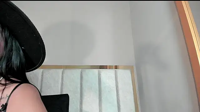 GahiaBelucci online show from April 9, 2026, 6:14 pm