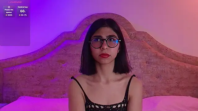 EllieBloom online show from January 13, 2026, 8:46 pm