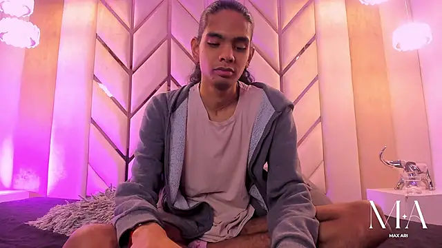 Max Ari online show from January 13, 2026, 3:43 am