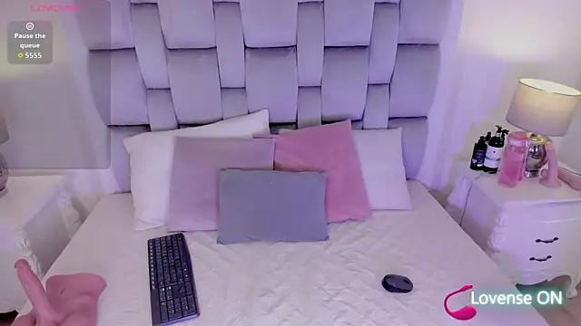 amber  ferrera online show from April 7, 2026, 7:48 pm