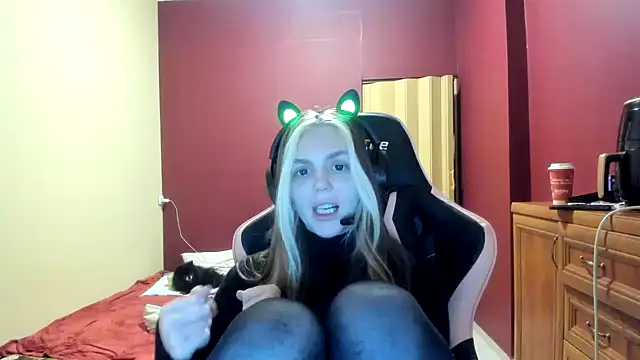 LunaAngell online show from January 9, 2026, 8:49 pm