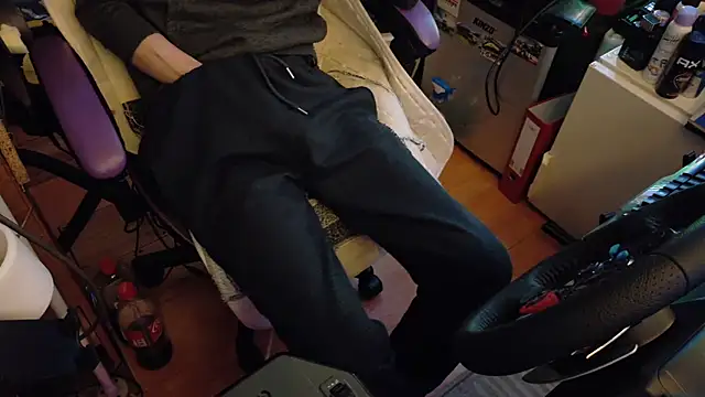 Gay-Versaut online show from March 14, 2026, 6:03 pm