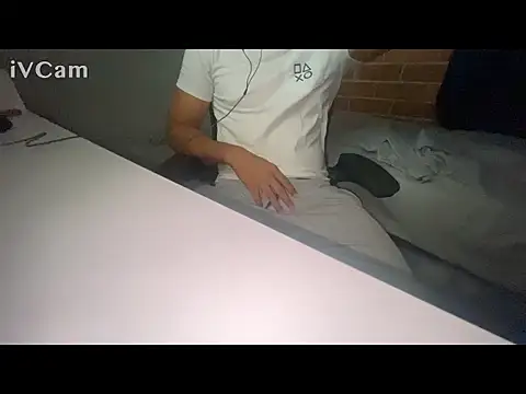 valentino2026 online show from December 19, 2025, 4:05 am