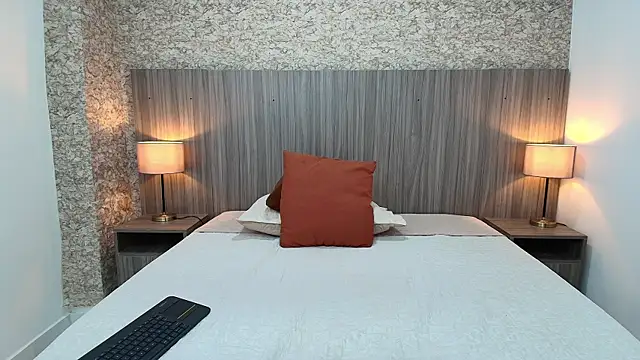 zoe bermudez online show from December 23, 2025, 11:09 am