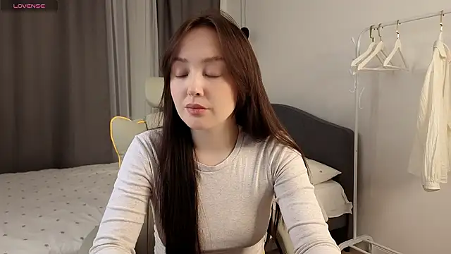 fallin lovee online show from February 23, 2026, 7:47 pm