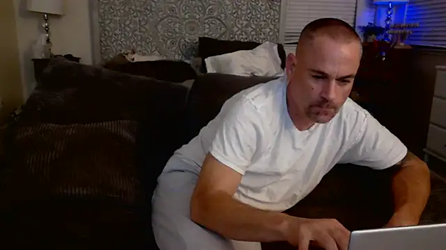 MISTERANDDEMI online show from March 4, 2026, 8:33 am