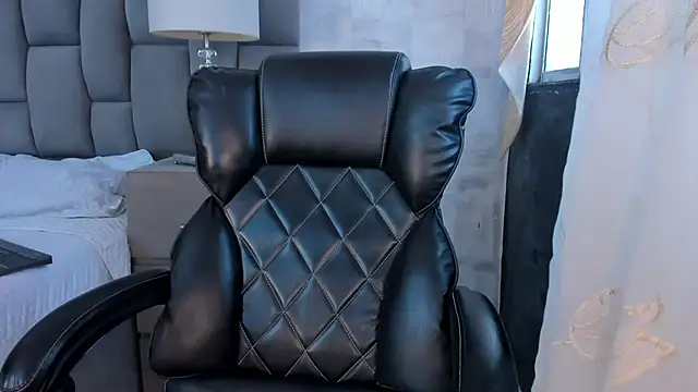 ChannelWhitee  online show from January 15, 2026, 8:23 pm