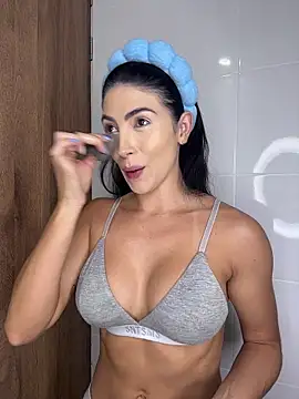 ItsTatiana online show from April 3, 2026, 12:17 am