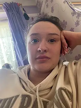 Snapshot of LilyLuck_ chatting on February 25, 2026, 2:06 pm LilyLuck online show from February 25, 2026, 2:06 pm