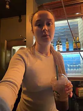 Snapshot of LilyLuck_ chatting on February 11, 2026, 5:24 pm LilyLuck online show from February 11, 2026, 5:24 pm