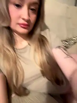 LilyLuck  online show from December 19, 2025, 12:25 am