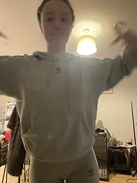 Snapshot of LilyLuck_ chatting on February 9, 2026, 3:43 pm LilyLuck online show from February 9, 2026, 3:43 pm