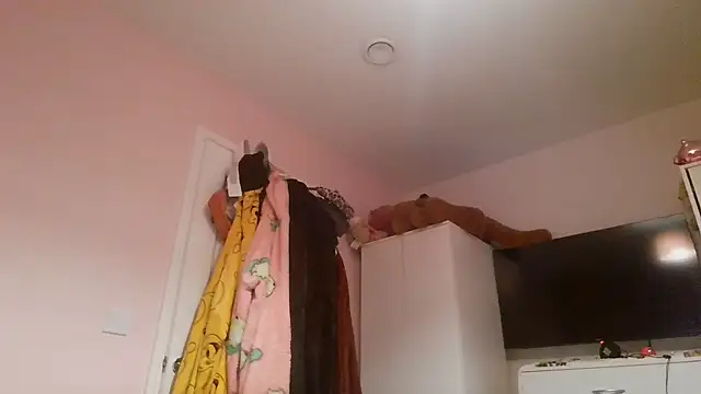 Snapshot of LilyLuck_ chatting on February 18, 2026, 4:58 pm LilyLuck online show from February 18, 2026, 4:58 pm