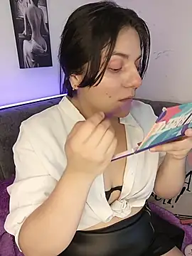 paulina coxx online show from March 18, 2026, 12:30 pm