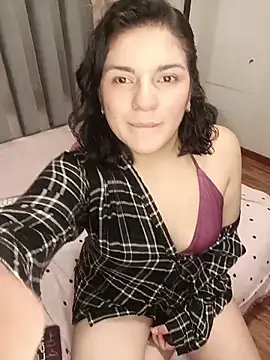 paulina coxx online show from April 14, 2026, 1:05 pm