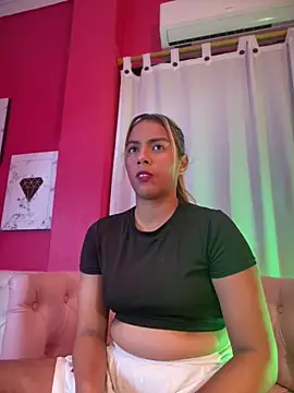 Snapshot of MiaSizzle chatting on February 1, 2026, 7:56 pm MiaSizzle online show from February 1, 2026, 7:56 pm