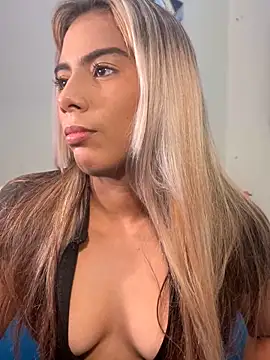 MiaSizzle online show from December 19, 2025, 8:55 pm