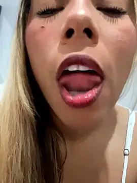 Snapshot of MiaSizzle chatting on February 28, 2026, 8:19 pm MiaSizzle online show from February 28, 2026, 8:19 pm