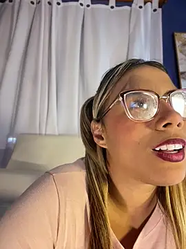 Snapshot of MiaSizzle chatting on February 20, 2026, 8:00 pm MiaSizzle online show from February 20, 2026, 8:00 pm