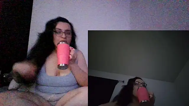 Snapshot of BlueCollarCouple chatting on February 6, 2026, 9:38 am BlueCollarCouple online show from February 6, 2026, 9:38 am